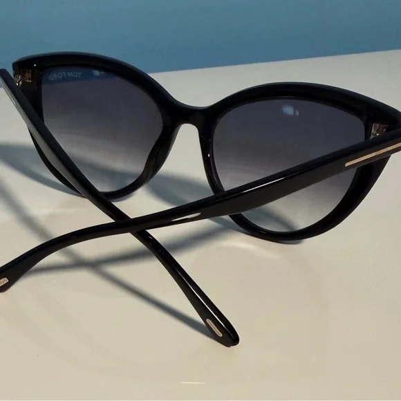 Tom Ford Isabella-02 TF915 Cat Eye Sunglasses Black Gradient - Picture 4 of 11